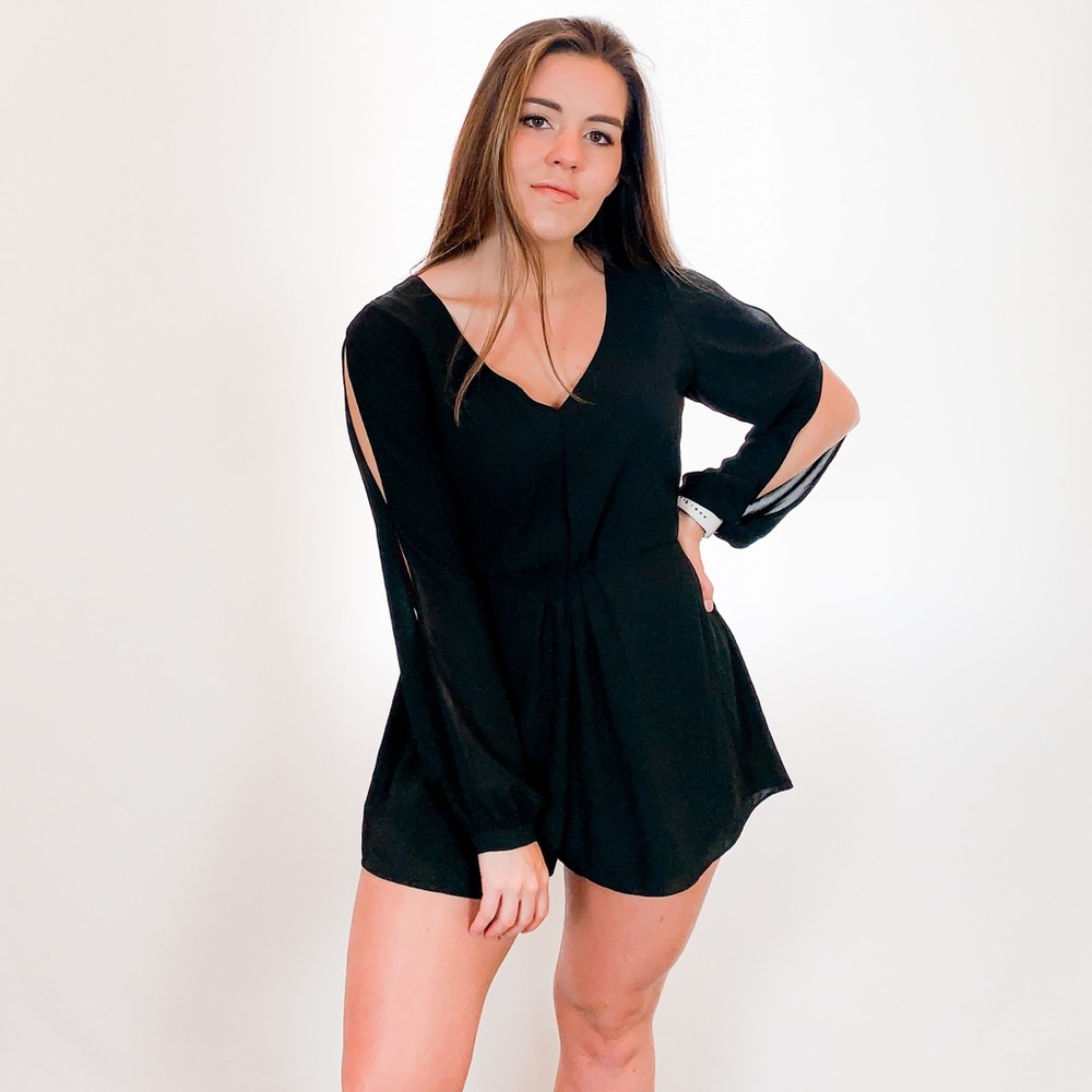 Umgee Black Cold Shoulder Long Sleeve Romper Med